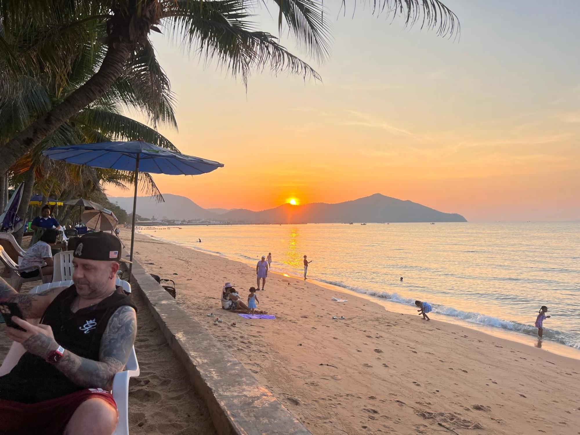 Bangsaray Beach Resort Bang Sare Exteriör bild