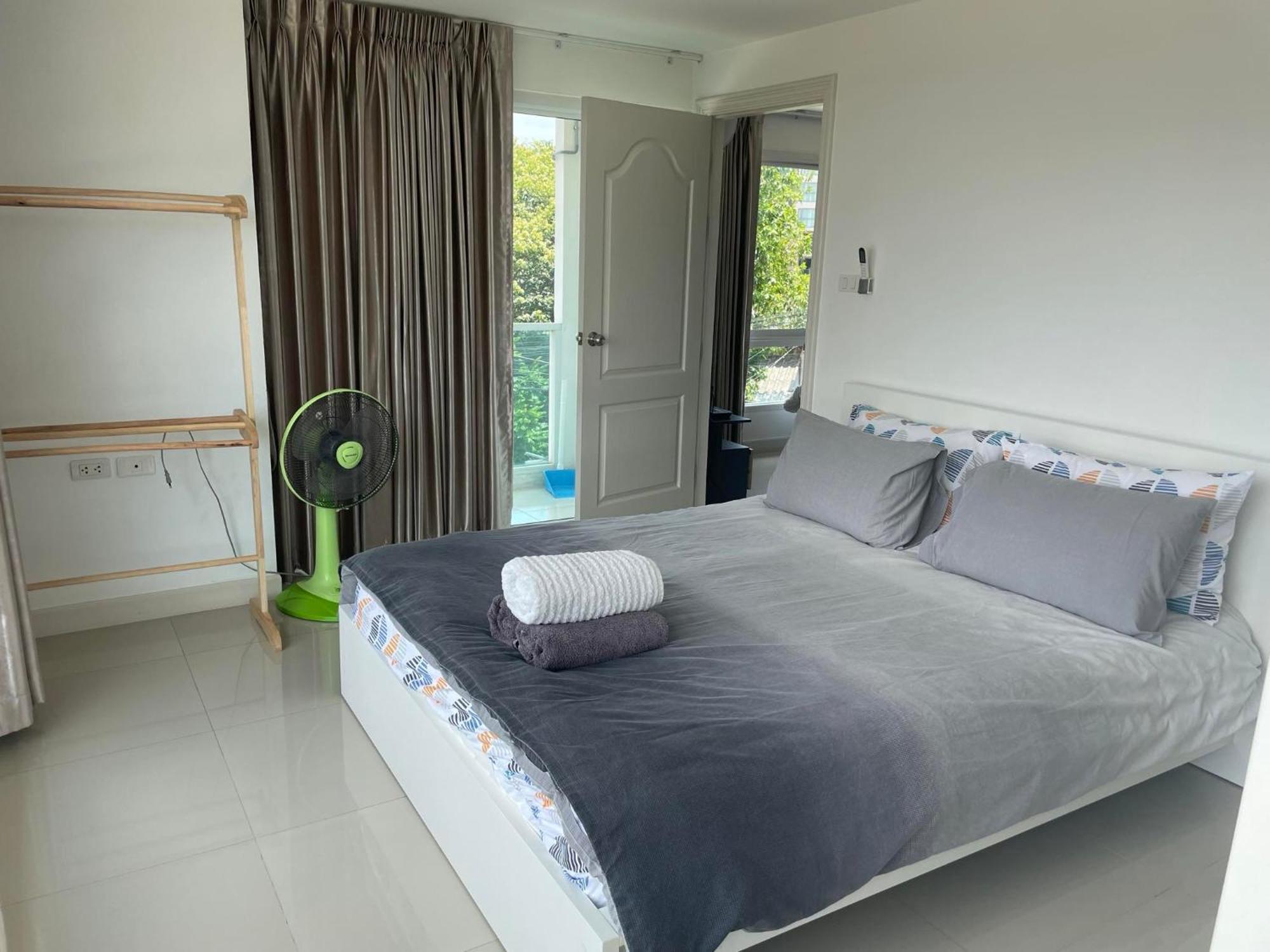 Bangsaray Beach Resort Bang Sare Exteriör bild